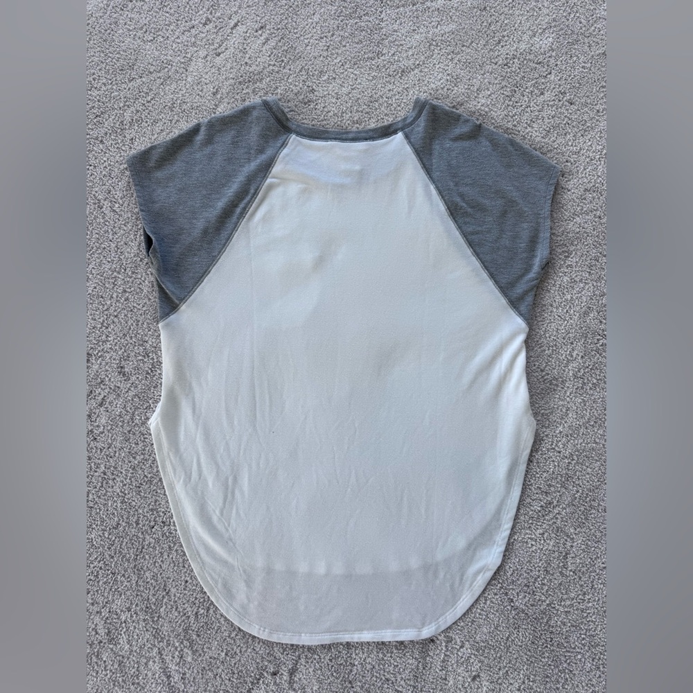Andrea Jovine Gray and White Short Sleeve Tee - Picture 3 of 3